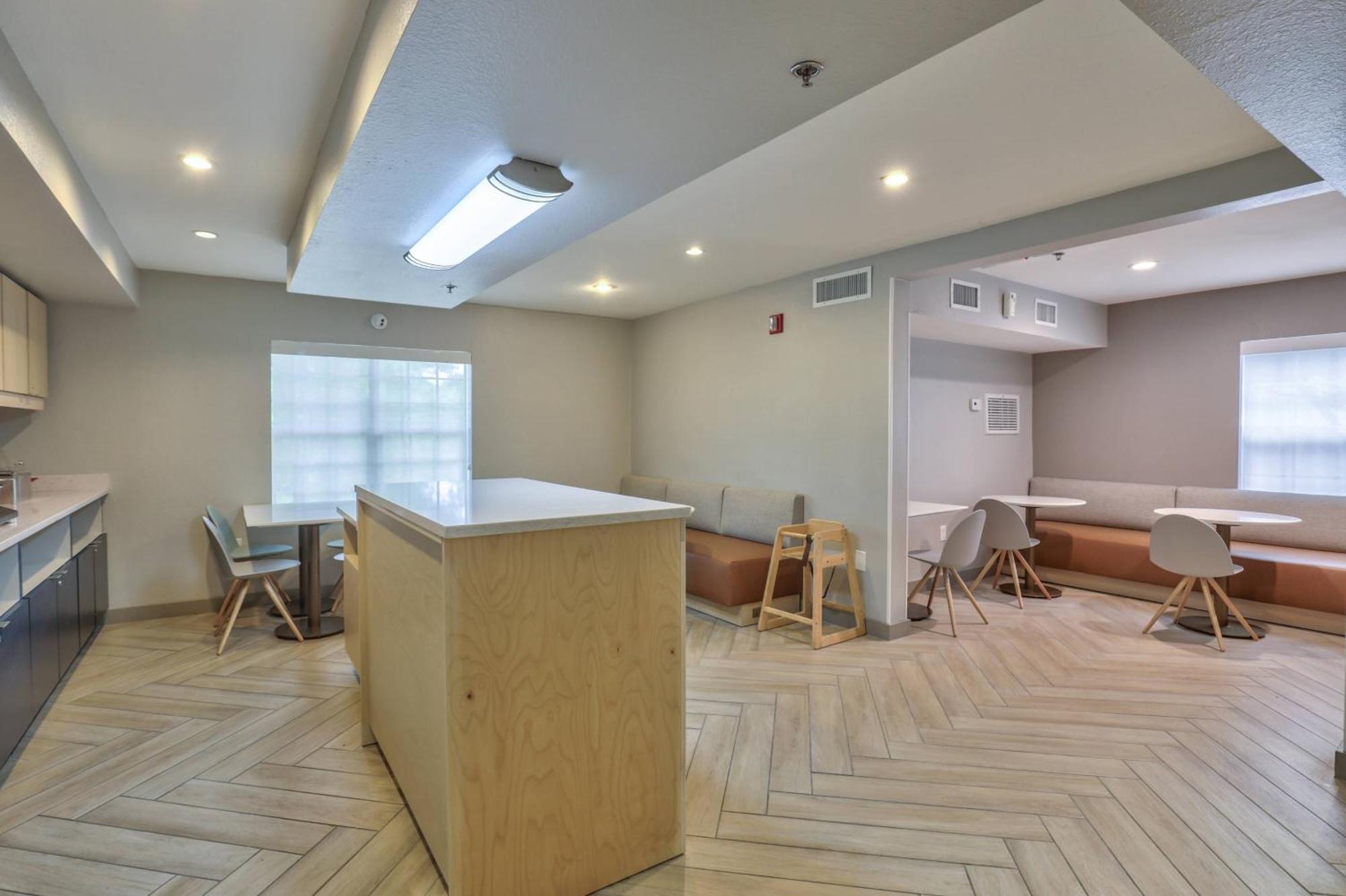 Alluxsuites At 1876, Ascend Hotel Collection Tallahassee Exteriér fotografie